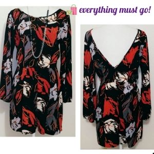 SALE🌹Bold Floral Print Romper with Deep V Back